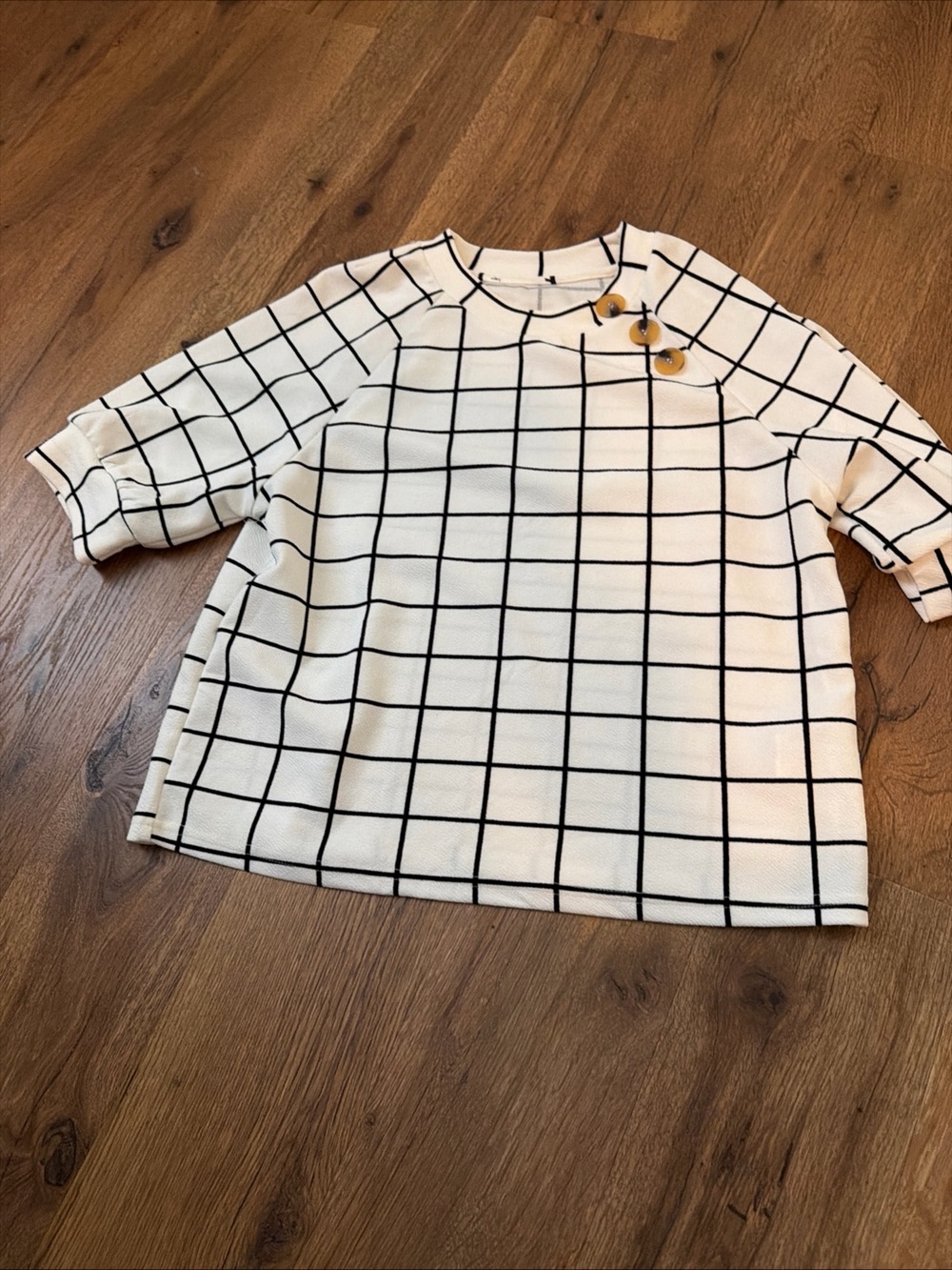 Women’s  Grid-Print Button-Accent Top - White/Black